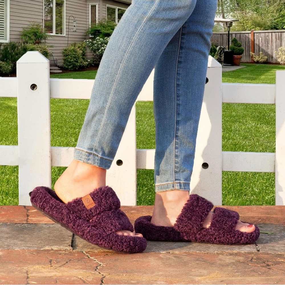 EverFoams Womens Fuzzy Open-toe Slippers Soft Comfy NWT